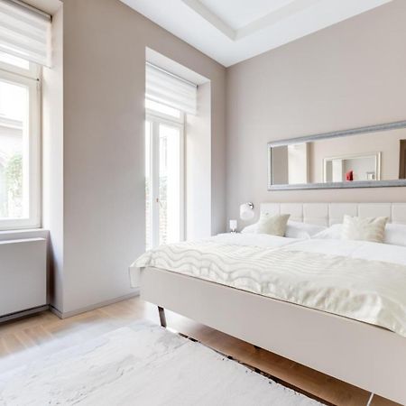 Royal Residence Apartments In The Heart Of Praga Exterior foto