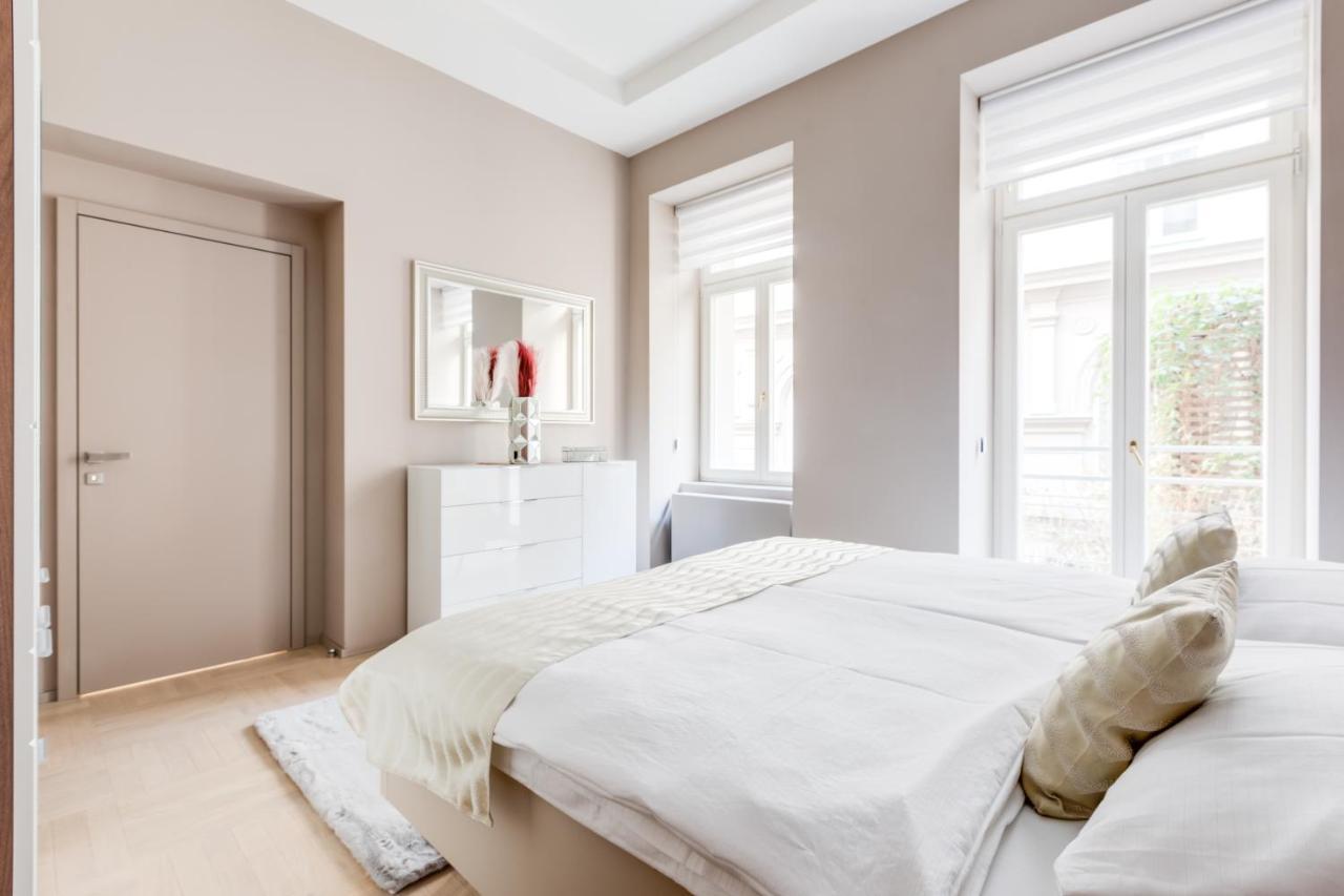 Royal Residence Apartments In The Heart Of Praga Exterior foto